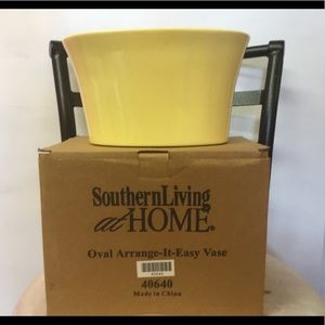 Easy flower arrangement vase